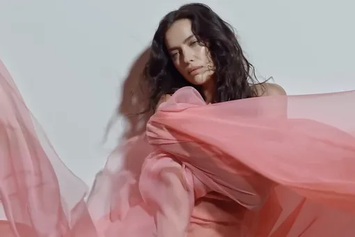 Посмотрите фото из нового календаря Pirelli 2026 года