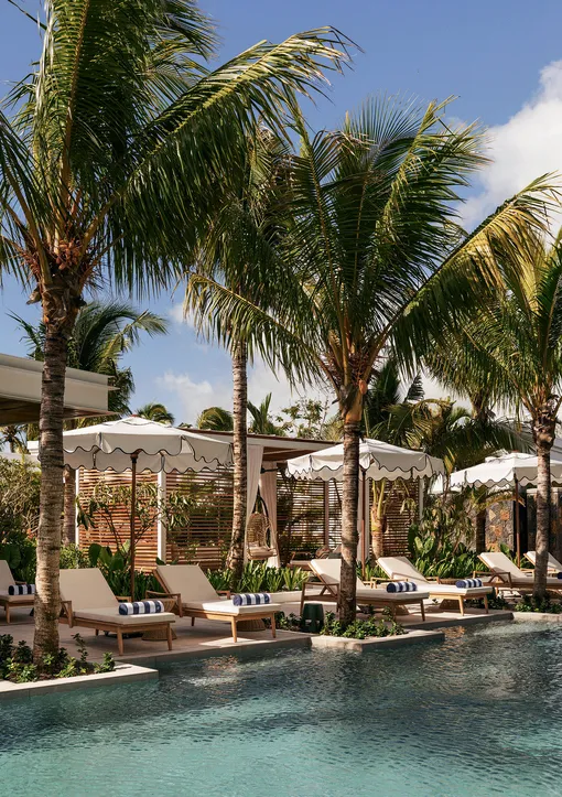 Пляжный клуб Riva сочетает островную безмятежность Маврикия и очарование Итальянской Ривьеры