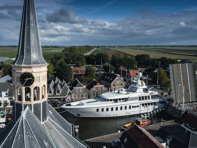 45-метровая яхта Harle, построенная голландской верфью Feadship в 2007 году