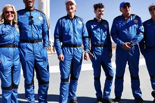 Blue Origin Джеффа Безоса отправила в космос дочь первого американского астронавта Blue Origin Джеффа Безоса отправила в космос дочь первого американского астронавта