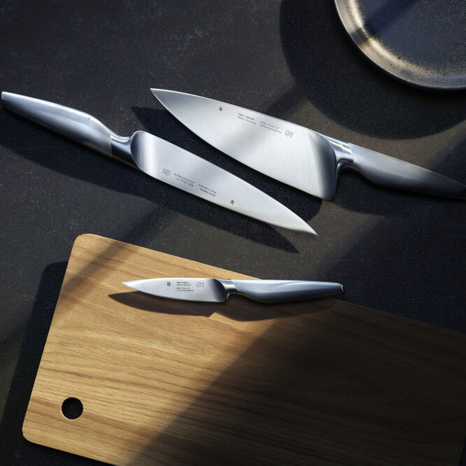 В набор входят: шеф-нож, разделочный нож и нож для мяса