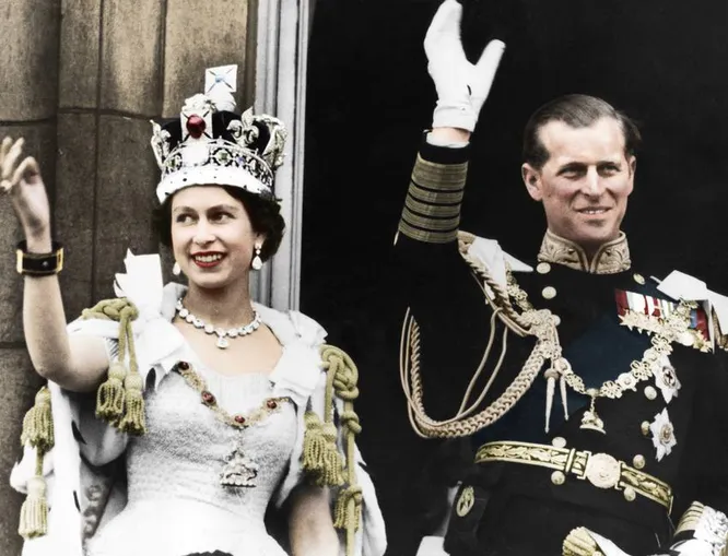 Елизавета II и принц Филипп после коронации