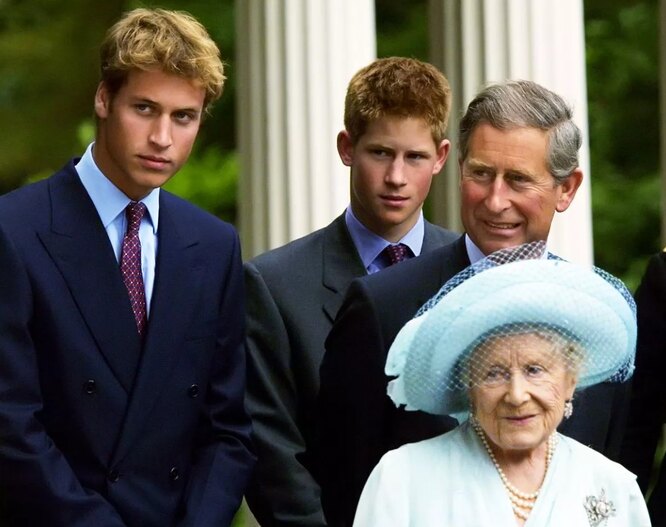 Принц Гарри с братом, отцом и прабабушкой