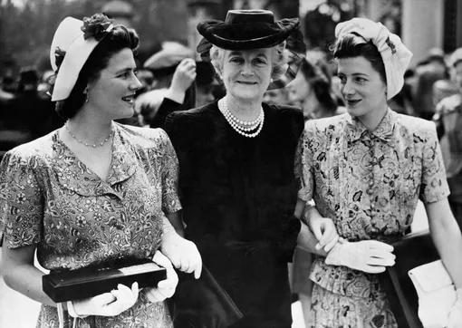 Клементина Черчилль с дочерьми Сарой и Мэри, отношения Уинстона Черчилля с детьми, супруги и дети Уинстона Черчилля