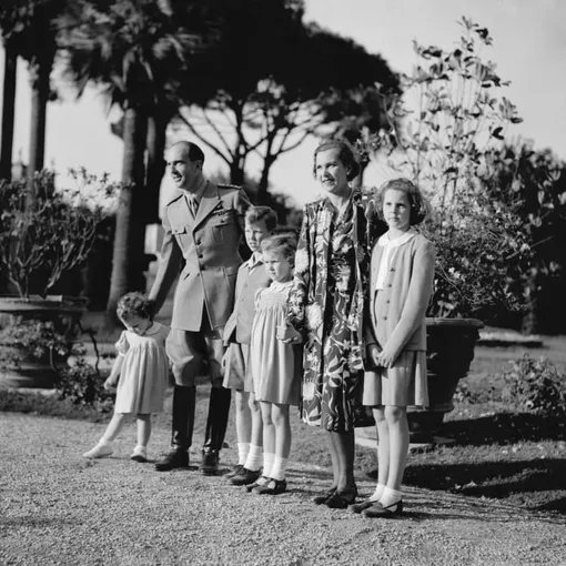 Король Италии Умберто II с семьей