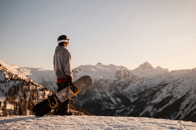 Аксессуары для горных лыж и сноуборда: что взять с собой на склон