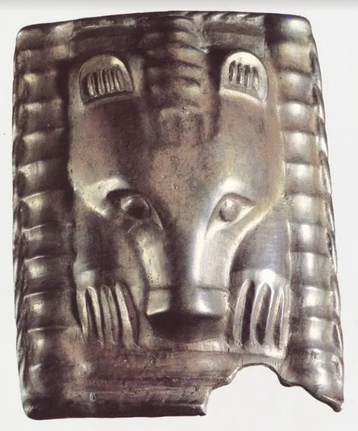 Пластина с изображением медведя в жертвенной позе. VI в. н. э. Пермский звериный стиль. Пермский краеведческий музей