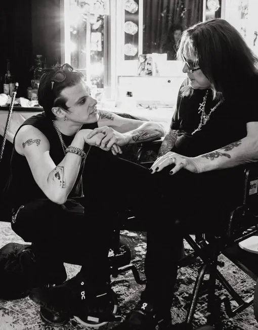 Певец Yungblud и Оззи Осборн перед прощальным концертом Певец Yungblud и Оззи Осборн перед прощальным концертом
