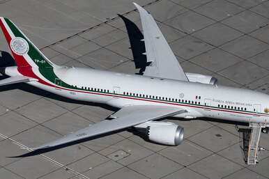 Президент Мексики продал личный роскошный самолет в Таджикистан, чтобы не злить свой народ