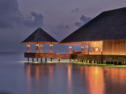Joali Maldives — первый на Мальдивах курорт с собственной коллекцией современного искусства. На острове 73 дизайнерские виллы, рестораны от мишленовских шефов и впечатляющая арт-галерея Joali Maldives — первый на Мальдивах курорт с собственной коллекцией современного искусства. На острове 73 дизайнерские виллы, рестораны от мишленовских шефов и впечатляющая арт-галерея