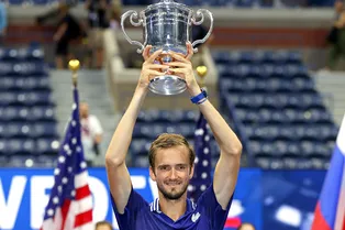 Даниил Медведев одолел Новака Джоковича и победил в финале US Open