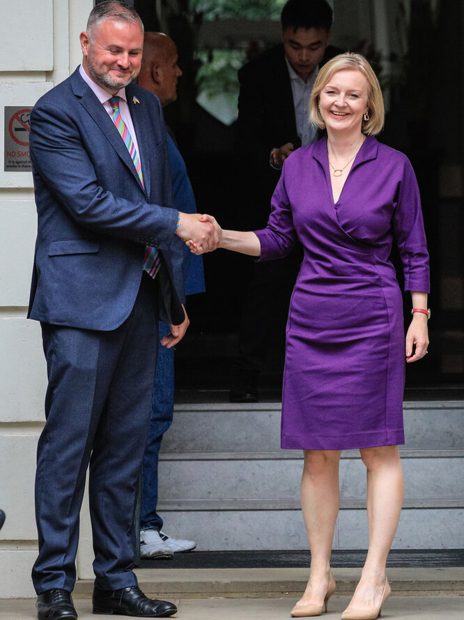 Лиз Трасс, новоизбранный лидер Консервативной партии и новый премьер-министр, входит в штаб-квартиру Консервативной партии, Лондон, 5 августа 2022