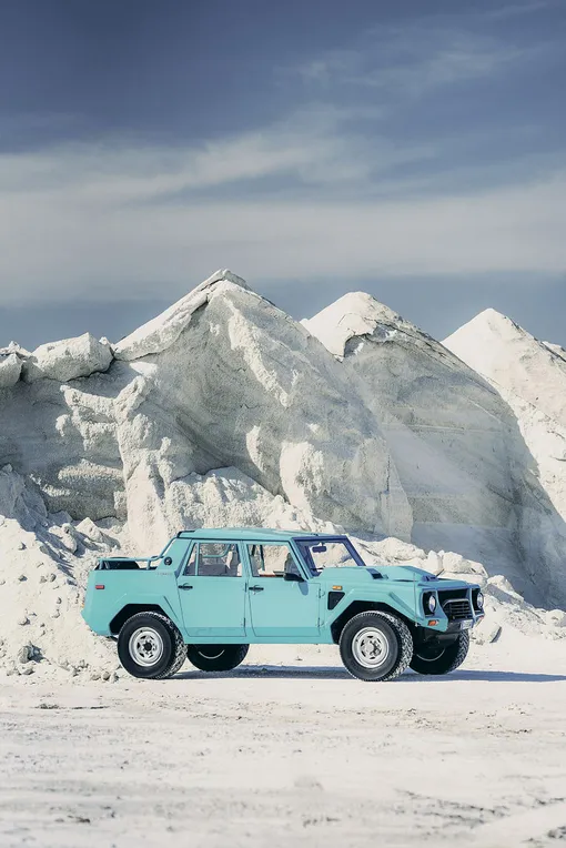 Lamborghini LM 002 выпускали с 1986 по 1993 год. Хорошие экземпляры стоят сотни тысяч евро Lamborghini LM 002 выпускали с 1986 по 1993 год. Хорошие экземпляры стоят сотни тысяч евро