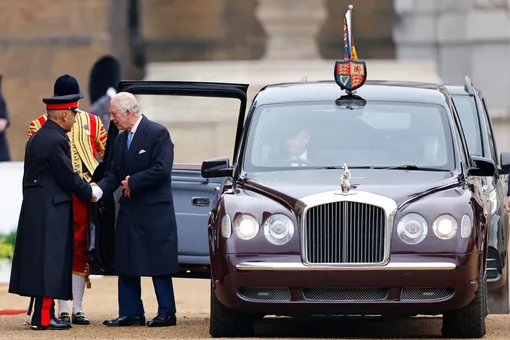 Сколько стоит автоколлекция Карла III: от Rolls-Royce 1950 года до Aston Martin, работающего на молочной сыворотке