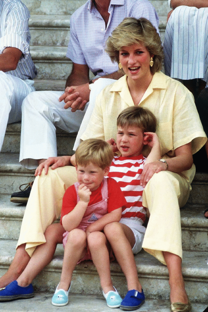 Принцесса Диана с принцами Гарри и Уильямом на Майорке, 1987 год