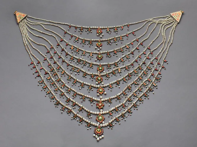 Жемчужное ожерелье с цветной эмалью, 1880 г., Zayed National Museum
