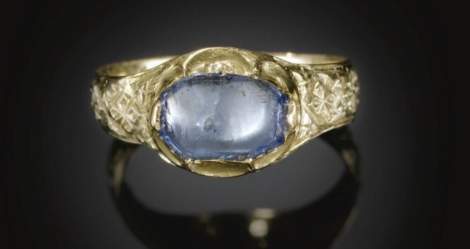 Золотое кольцо с сапфиром конца XIV