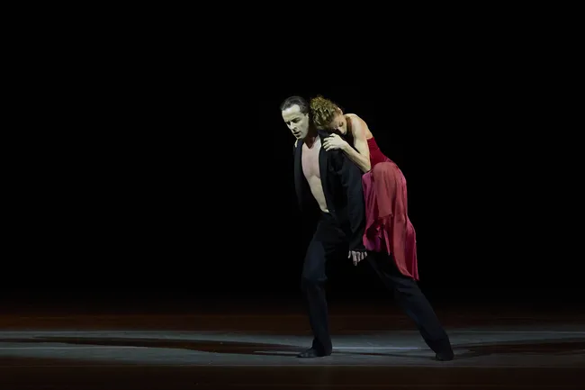 Куда пойти в декабре: культурные события по всей России