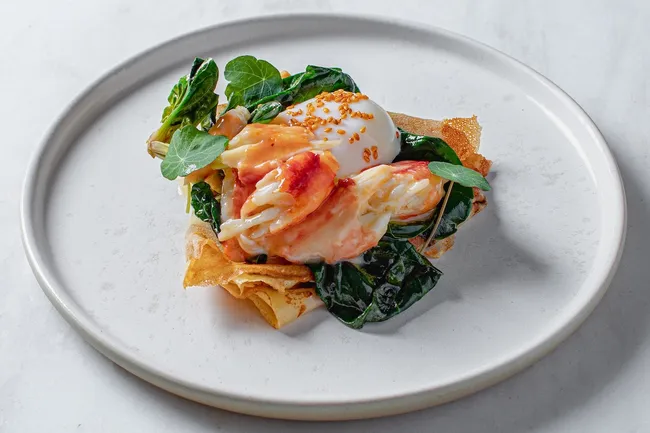 Где есть блины во время Масленицы 2026: с томленой уткой конфи, камчатским крабом, икрой, блинные торты