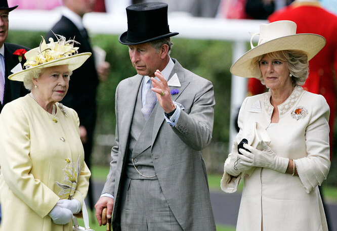 Елизавета II, принц Чарльз и Камилла Паркер-Боулз