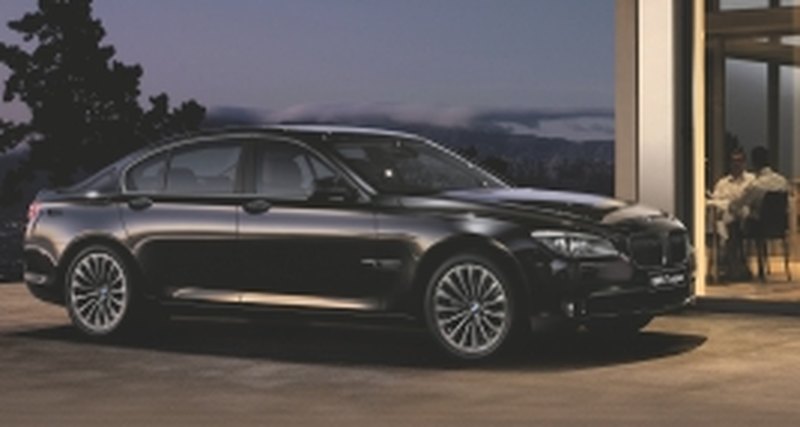BMW 750Li xDrive Pure Black Edition