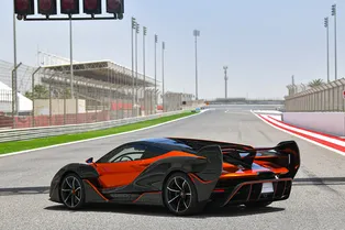 Посмотрите на «величайшую в мире коллекцию McLaren», которую чудом спасли от «уничтожения»