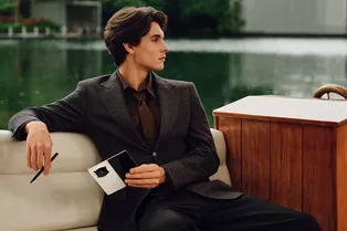 Без барьеров и стереотипов: тест смартфона, который меняет правила игры