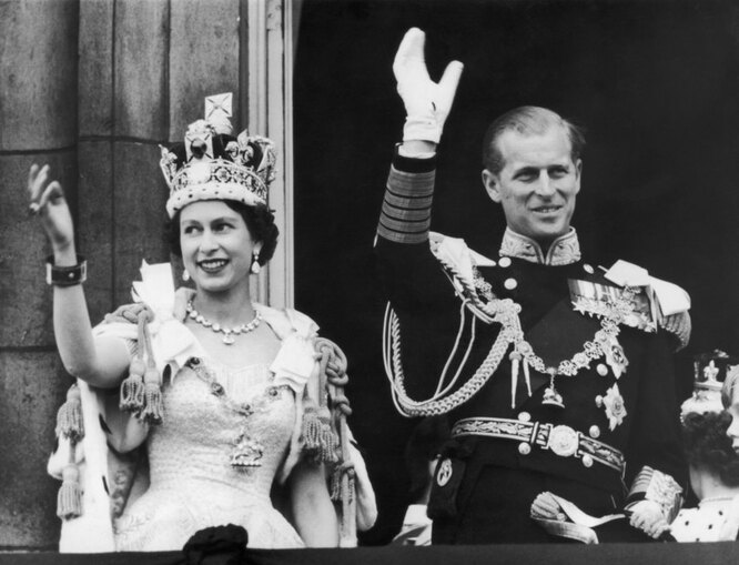 Елизавета II и принц Филипп после коронации, 2 июня 1953 года