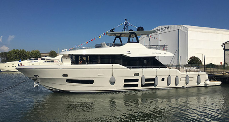Компактный эксплорер Oceanic Yachts 76' GT от верфи Canados спущен на воду