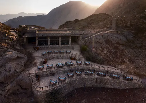 Японский ресторан Sense of the Edge действительно находится «на краю» — на вершине горы: приходите на ужин до заката, чтобы оценить ошеломительные виды Японский ресторан Sense of the Edge действительно находится «на краю» — на вершине горы: приходите на ужин до заката, чтобы оценить ошеломительные виды