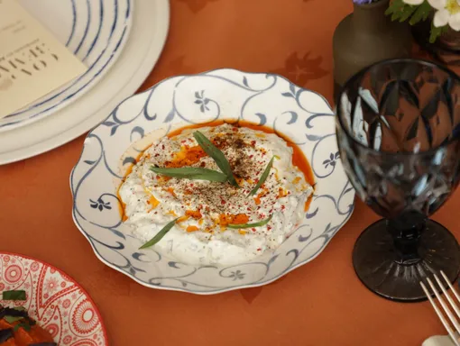 Одно из блюд проекта «Соль земли Армении» в ресторане The Greeks