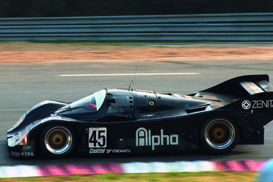 На аукцион выставили спорткар-победитель 1990 года — чёрный Porsche 962C за €1,8 млн