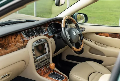 Автомобиль Jaguar X-Type Estate 2009 года