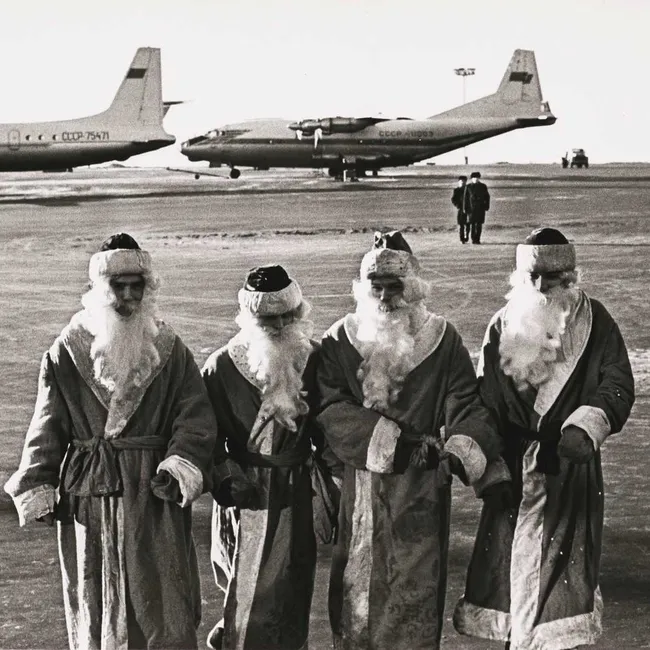 Предновогодние онлайн-торги от аукционного дома Vladey: скульптуры, картины, фото