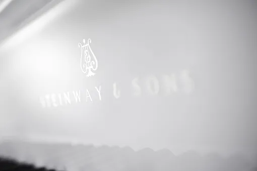Steinway & Sons в сотрудничестве с Lalique презентует новую модель фортепиано