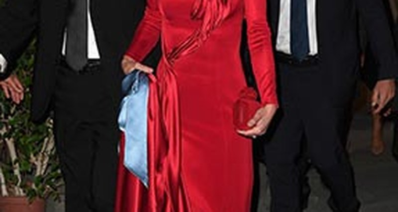Королева Иордании в Atelier Versace на благотворительном аукционе во Флоренции