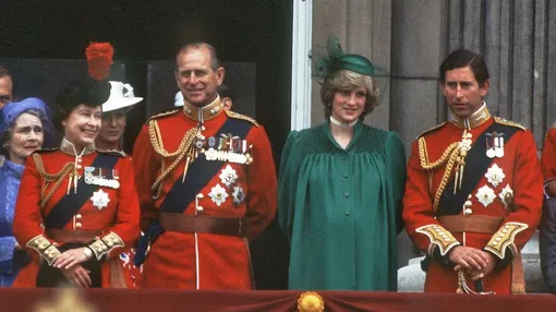 Королева Елизавета II, принцесса Диана и принц Чарльз на официальном мероприятии в Лондоне