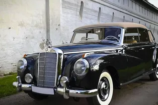 Собранный вручную 67-летний Mercedes продают в Москве за 21,7 млн рублей