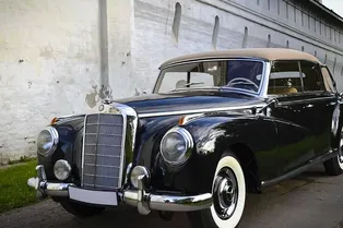Собранный вручную 67-летний Mercedes продают в Москве за 21,7 млн рублей Собранный вручную 67-летний Mercedes продают в Москве за 21,7 млн рублей