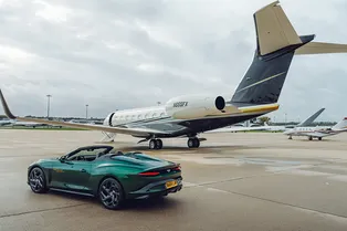 Уникальный Bentley ручной работы вдохновил на создание роскошных самолетов и вертолетов Уникальный Bentley ручной работы вдохновил на создание роскошных самолетов и вертолетов