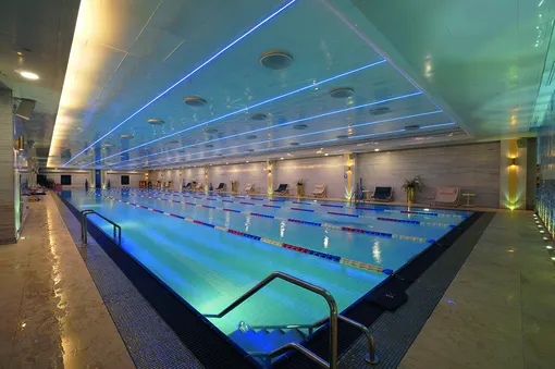 50-метровый бассейн в Radisson Collection Hotel