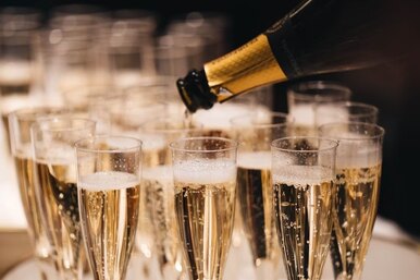 На «Оскаре-2023» наливали «шампанское раздора» от Брэда Питта и Анджелины Джоли