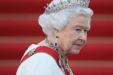 Елизавета II подаст в суд на Меган Маркл и принца Гарри