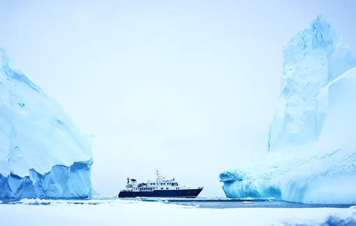 Hanse Explorer у ледников Антарктиды