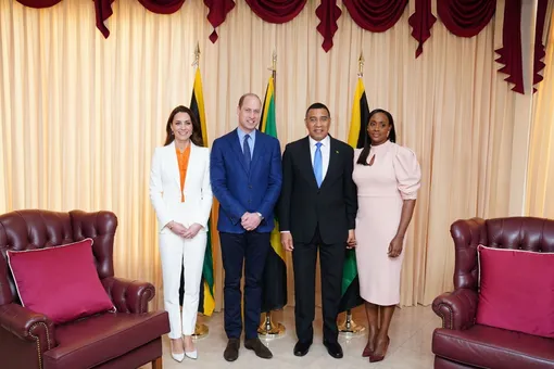 Принц Уильям и Кейт Миддлтон на встрече с премьер-министром Ямайки Эндрю Холнессом и его женой