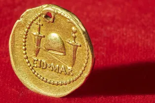 Чеканная монета: как дерзкая афера с артефактом времен Цезаря взорвала рынок нумизматики