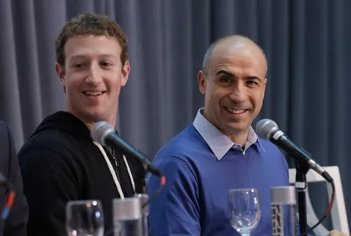 Юрий Мильнер с Марком Цукербергом на объявлении премии за прорыв в области наук о жизни в Сан-Франциско, 2013 год