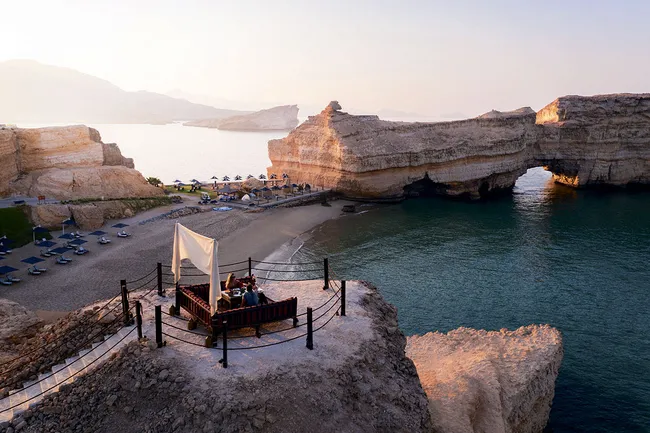 Роскошные отели мира: легенда Парижа, вид на Босфор, экзотика Омана и просторы Африки