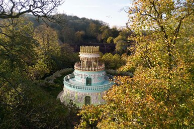Этот огромный «свадебный торт» Ротшильды построили на территории своего поместья