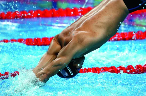 Олимпийский чемпион по плаванию Натан Адриан — один из тех, кто делится с человечеством своим микробиомом